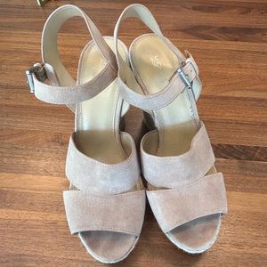 ✨🗣️Everything must go sale👍🏼✨⚡️ Basically brand new Michael Kors Wedges!!